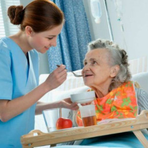 Tuyển gấp chị chăm sóc bà nhận ở lại.