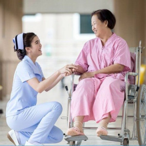 Em tuyển gấp 1 chị điều dưỡng chăm bà lương thử việc 13 triệu