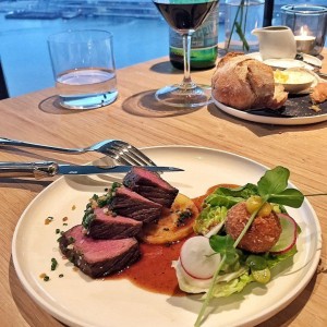 Cần chị giúp việc trẻ phụ giúp việc nhà ở lại biệt thự ở Quận 7 Lương 11tr