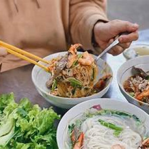 Cần gấp 1 chị đứng bếp quán ăn sáng bao ăn ở tại Q4