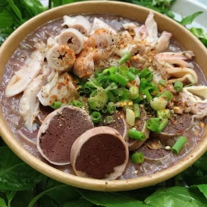 Cần chị trẻ phụ quán cháo lòng ở Gò Vấp lương 9 triệu bao ăn