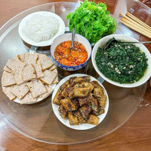 cô giúp việc 10 năm của gia đình mới nghỉ nên gia đình tìm chị giúp việc mới.