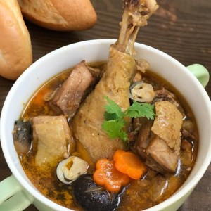 Cần tuyển gấp chị giúp việc nhà chung cư thủ đức