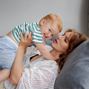 Cần cô chăm bé 13 tháng lương 10tr bao ăn ở Quận 6