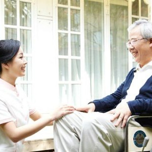 Cần chị trẻ tuổi trông nom ông còn minh mẫn ở Quận 2 làm nghỉ CN lương 8tr