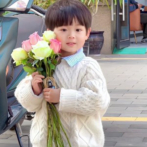 Tuyển Gấp Chị Chăm Em Bé 10 Tháng Tại Chung Cư Bình Thạnh.   Yêu Cầu Chị Dưới 50 Tuổi Có Kinh Nghiêm Chăm Em Bé, Ngủ Đêm Với Bé.  Cân Cô Nhẹ Nhàng Hiền Lành Chịu Khó Thương Bé.  Lương Khởi Đi