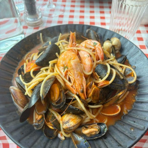 QUẬN 11 TUYỂN CÔ GIÚP VIỆC NHÀ ĂN Ở LẠI LƯƠNG 10 TRIỆU.