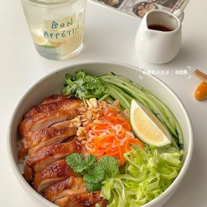 Nhà mặt phố 1 trệt 2 lầu cần tìm chị giúp việc nhà tại quân 1