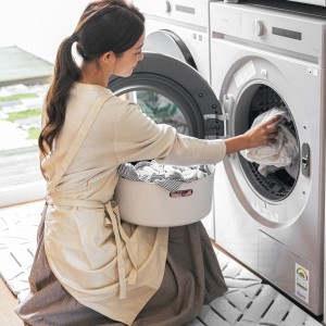 TUYỂN GẤP CHỊ NẤU ĂN , GIẶT ĐỒ , Ở LẠI TẠI QUẬN 7 : 0978609760( có zalo)