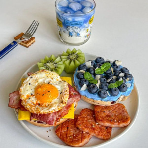 Nhà em cần cô chăm bà tại quận 4 lương 12 triệu.