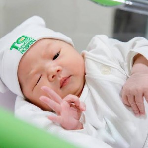 Cần tuyển gấp cô có kinh nghiệm chăm bé 2 tháng tại Quận 4