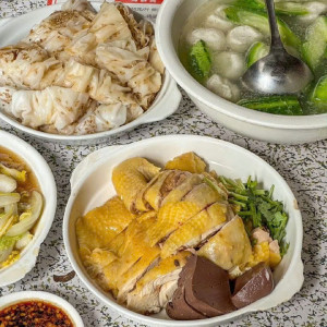 Hôm Nay Em Cần Chị Giúp Việc Nhà