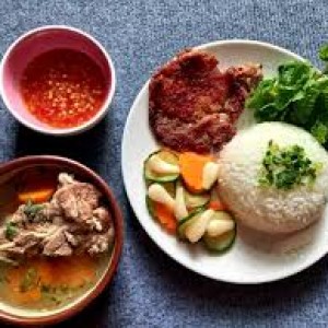 Vợ chồng Em bận đi làm suốt ,chồng em hay đi công tác xa  nên cần một chị giúp việc nhà trông coi nhà cửa nhà chỉ có vợ chồng em và đứa con trai năm nay lên lớp 8