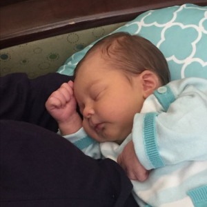 Tìm chị chăm em bé 5 tháng tuổi, gia đình ở chung cư quận Gò Vấp.