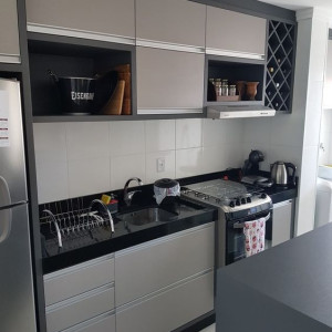 Em chị giúp việc nhà, làm ở Quận 7. Nhà 2 cô chú.