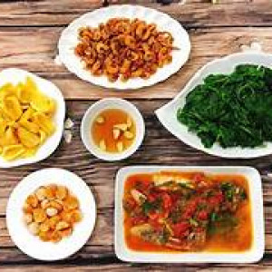 Cần tuyển gấp chị chuyên nấu ăn bao ăn ở lại quận 7.