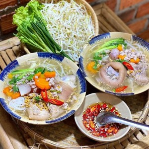 NHÀ 2 LẦU Ở QUẬN 1 CẦN CÔ VỀ GIÚP VIỆC NHÀ LƯƠNG 11 TRIỆU NÈ CÁC CÔ.
