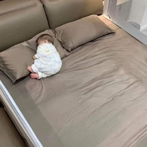 Tuyển Chị Bảo Mẫu, Làm Việc Tại Quận 7, Bé 6 Tháng Tuổi.