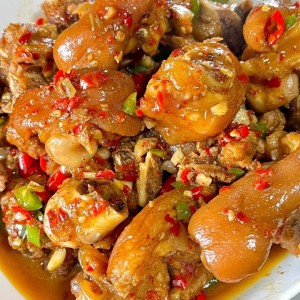 CẦN TUYỂN 5 CHỊ GIÚP VIỆC NHÀ