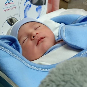 Tuyển chị bảo mẫu chăm bé.  Nhà ở Chung cư quận 7, tuyển chị làm ăn ở lại. Thương em bé.