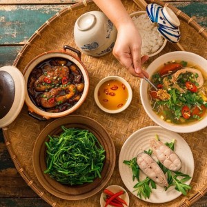 Cần tuyển 1 nữ nhân viên phục vụ quán – Ăn ở lại Quận 9