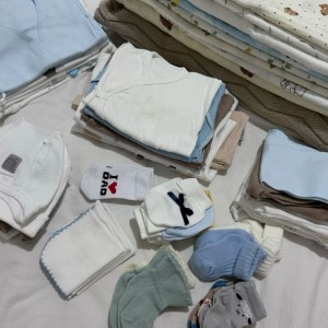 Vợ chồng em cần tìm cô về chăm sóc bé 10 tháng ở Quận Thủ Đức lương 12 triệu.