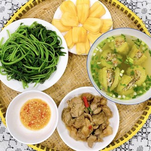 Nay Em Đang Cần Gấp Một Chị Giúp Việc