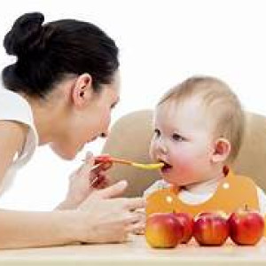 GẤP GẤP CHỊ CHĂM SÓC EM BÉ BAO ĂN Ở TẠI QUẬN 10