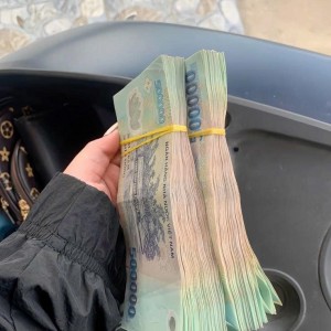 Sáng Nay Em Đang Cần Gấp Một Chị Giúp Việc