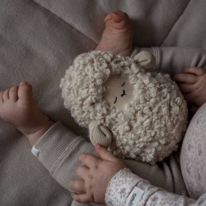 Cần cô chăm bé 17 tháng làm đi về ở Thủ Đức, nghỉ chủ nhật