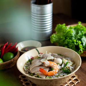 TUYỂN GẤP CHỊ ĐỨNG BÁN HỦ TIẾU TẠI  TP BIÊN HÒA ĂN Ở LẠI