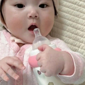 Em Đang Muốn Tìm Chị Biết Chăm Bé Nhỏ