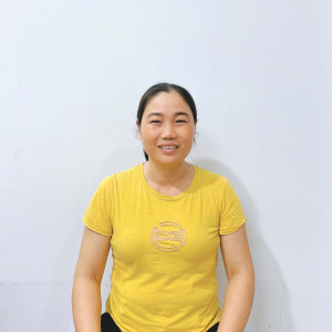 Chị Kiều Linh, Sinh năm 1980, Quê quán Long An - Công việc: Giúp việc nhà phụ chăm bé – Phụ quán