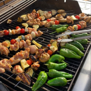 Tìm chị giúp việc về ở với cô nhà ở Quận Tân Bình, cô ở 1 mình, khỏe mạnh. Lương 9  triệu, bao ăn ở. tìm chị dưới 50. SDT: 0938830840  (Zalo) gặp e Linh.