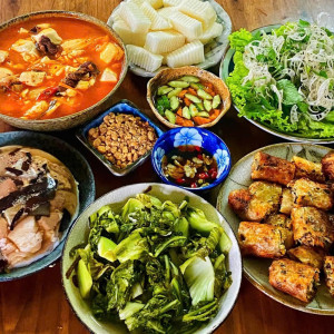 Vợ Chồng Cần Chị Thiện Chí Đến Nội Trợ Gia Đình