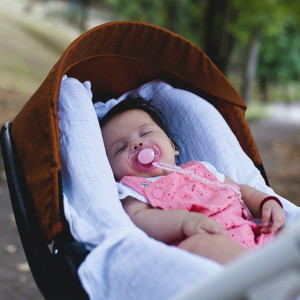 Vợ Chồng Thật Sự Cần Chị Gấp Đến Chăm Bé