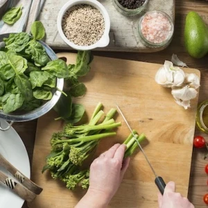 Vợ Chồng Cần Chị Nội Trợ - Lương 11 triệu