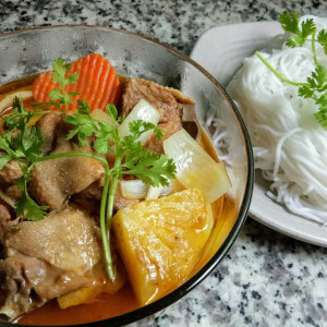 Tuyển gấp chị nấu ăn ngon nhận ở lại tại tân bình