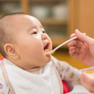 CẦN GẤP CHỊ CHĂM BÉ 8TH LƯƠNG 10TR