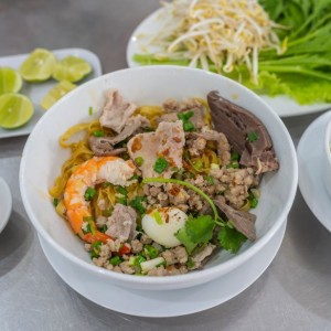 Cần chị phụ quán hủ tiếu ở Thủ Đức lương 9 triệu bao ăn ở nếu ở xa