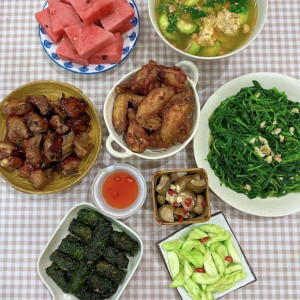 Vợ Chồng Cần Chị Đến Lo Toan Việc Trong Nhà