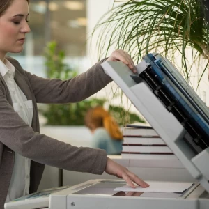 Nhân viên bán quán Photocopy ăn ở lại tại quận 2