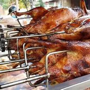 Cần gấp 1 bạn nam nướng vịt quay bao ăn ở lại