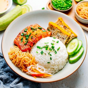 Cần tuyển chị phụ quán cơm .