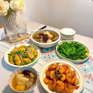 Cần tuyển chị giúp việc trẻ nhận ở lại tại Quận Bình Thạnh tuổi từ 20-45 hiền lành vui vẻ.