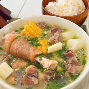 CẦN TUYỂN GẤP CHỊ PHỤ BẾP