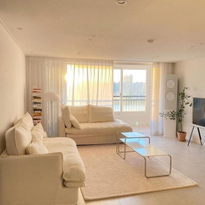 Bên em gỗ trợ miễn phí tìm việc nhé.