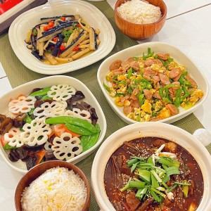 +Cần tuyển gấp chị giúp việc nhà tại quận 5 : 0978609760 ( có zalo)