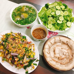 Cần tìm chị biết nấu ăn, lương 10 triệu/tháng