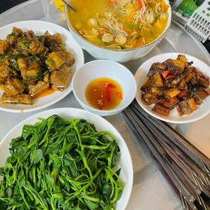 Tuyển gấp 1 chị giúp việc nhà, nấu ăn lương 12 triệu/tháng